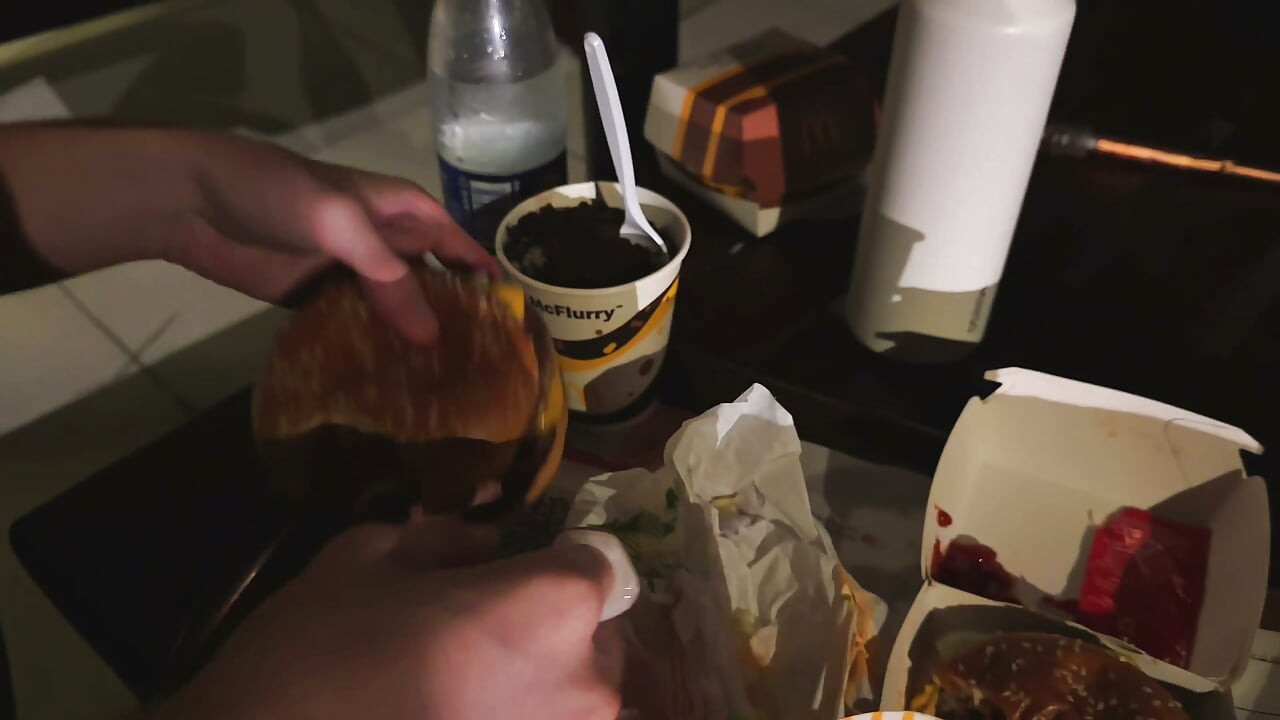 Chupándole la vergota a Harry Potter