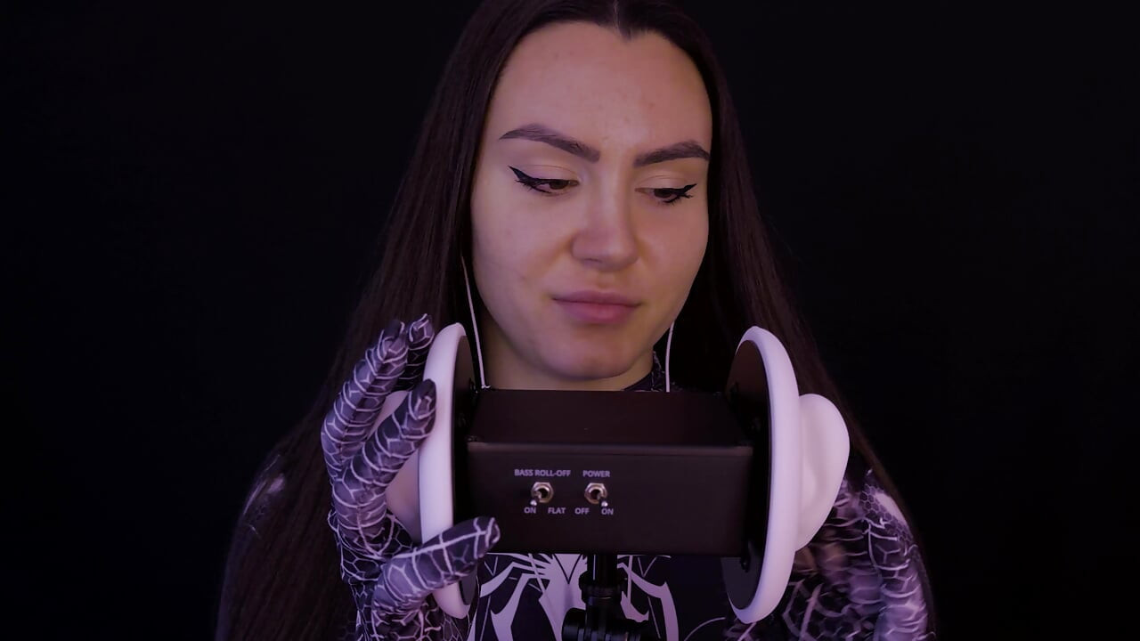 ASMR ucho jedzenia lizanie spider girl cosplay