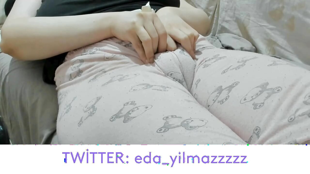 CAMEL TOE- PUFFED PUSSY- SWOLLEN PUSSY- BIG PUSSY- TURKISH MILF- TURKISH PORN- PAJAMAS