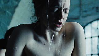 Emma Stone裸体奶子最喜欢的乳头裸照湿胸部