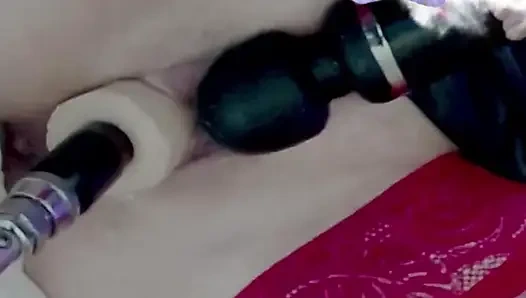 Vagina yang sangat basah close-up, vibrator pada klitoris, mesin seks vagina fuck