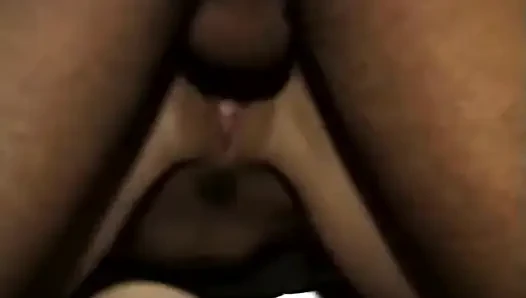 Brünette mit hohem absatz doggystyle und gesichtsbesamung