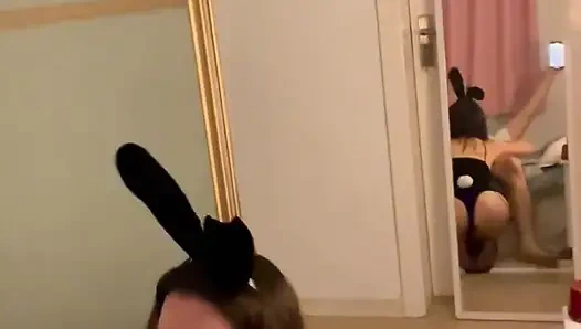 Lulu Wild - saat halloween, saudara tiriku berpakaian kelinci playboy dan aku harus sama dia.
