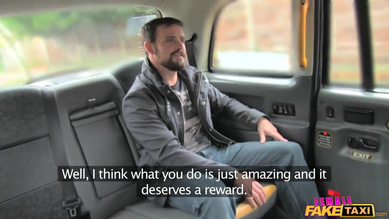 Femalefaketaxi Marine给司机一个爽快的性爱