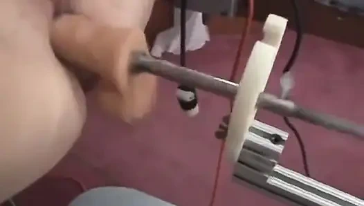 Lola lynn dildo sandalyesine biniyor ve sonra yarak emiyor