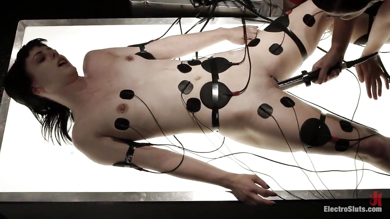 Electrosluts apresenta o Monstro do Médico!