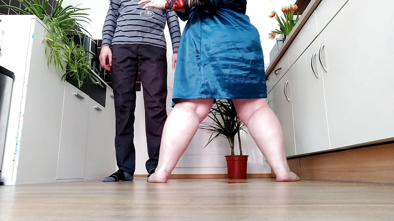 Natural juices from stepmom's warm, hairy pussy