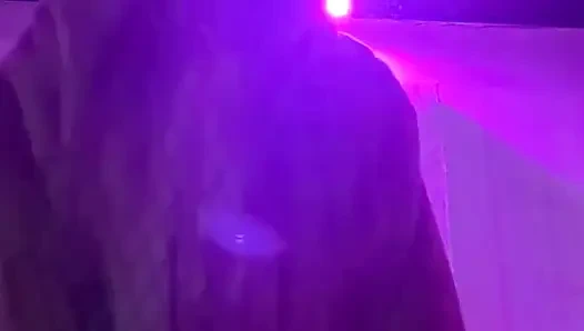 Salah satunya sebatang rokok mengenakan bikini dan jaket di klub