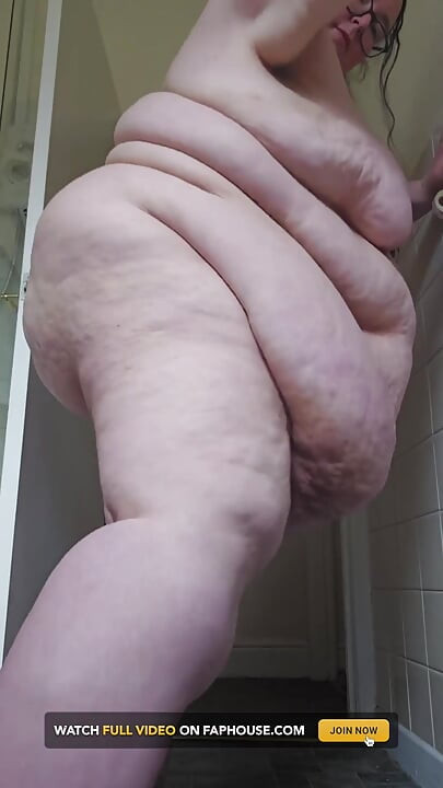 SSBBW Giant Walking Towards You