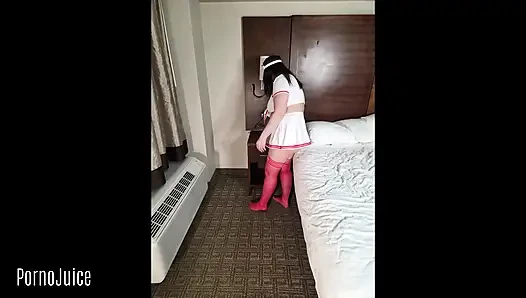Hemşire Tonya Sinn siyah yarağı kurtarıyor