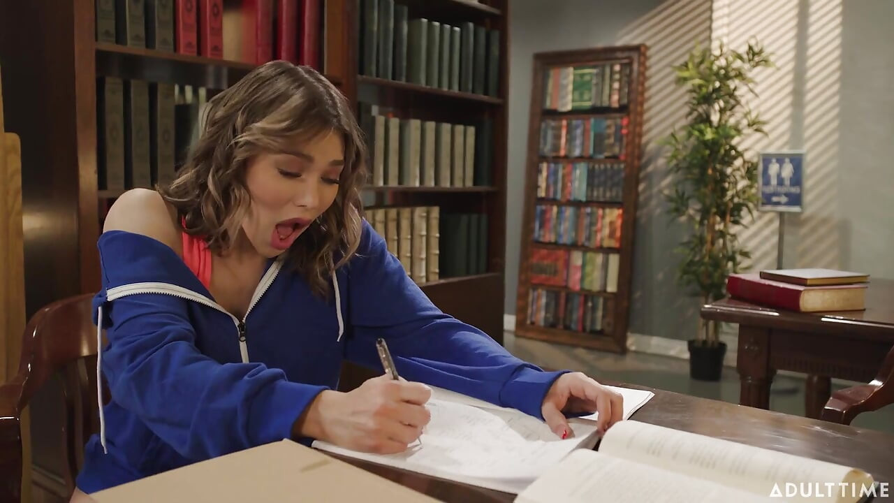 Oopsie - T-girls Emma Rose & Kasey Kei Creampie Avery Jane During Library Threesome!