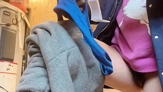 hana cant wait for go to toilet pee