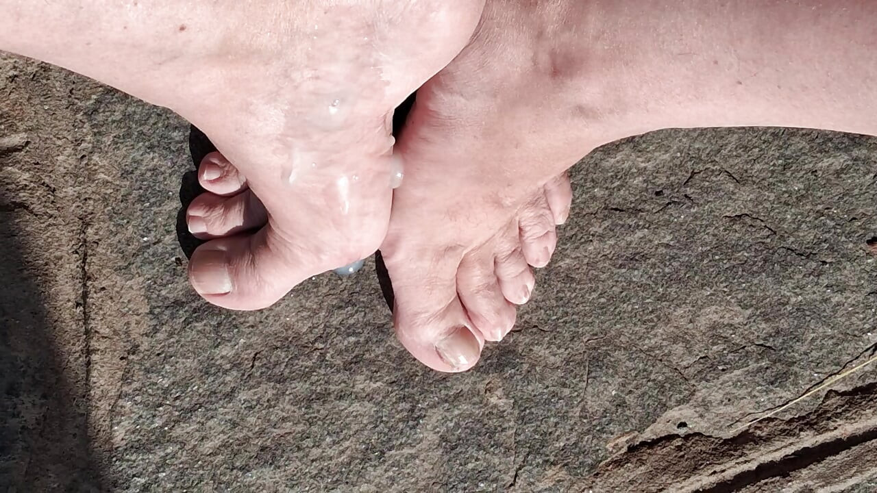 Cumshot on the feet