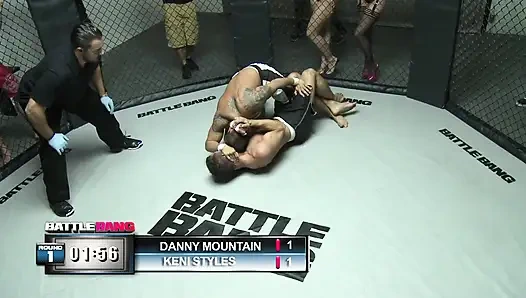 Tatlı genç amcığın derin sikişmiş amcığı dölle dolu minyon görünüyor