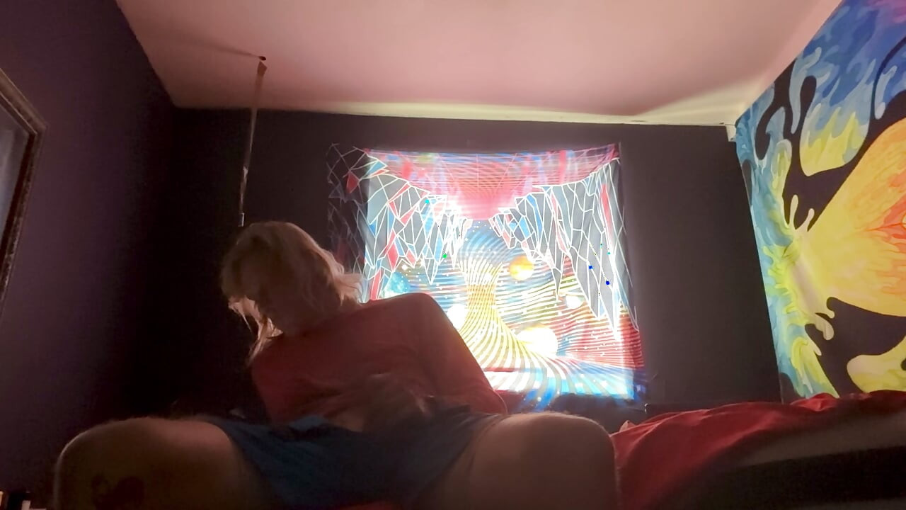 Hung guy try’s out jerking off on cam