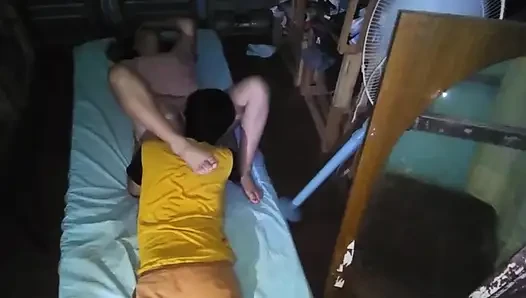 Kuyruğa dokunuyorum ve en iyi arkadaşıma emiyor