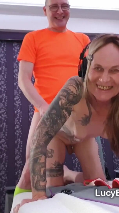 Kadın kılıklı charlotte götünü mikes'ın büyük yarağıyla prezervatifsiz sikiyor | Klip 3