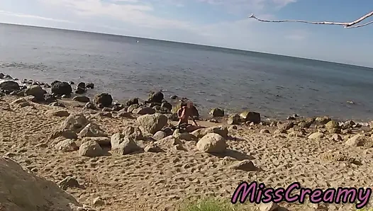 Fremde Erwischten Meine Frau, Wie Sie Meinen Großen Schwanz an Einem Öffentlichen Fkk-strand Berührt Und Fickte - Echter Amateur