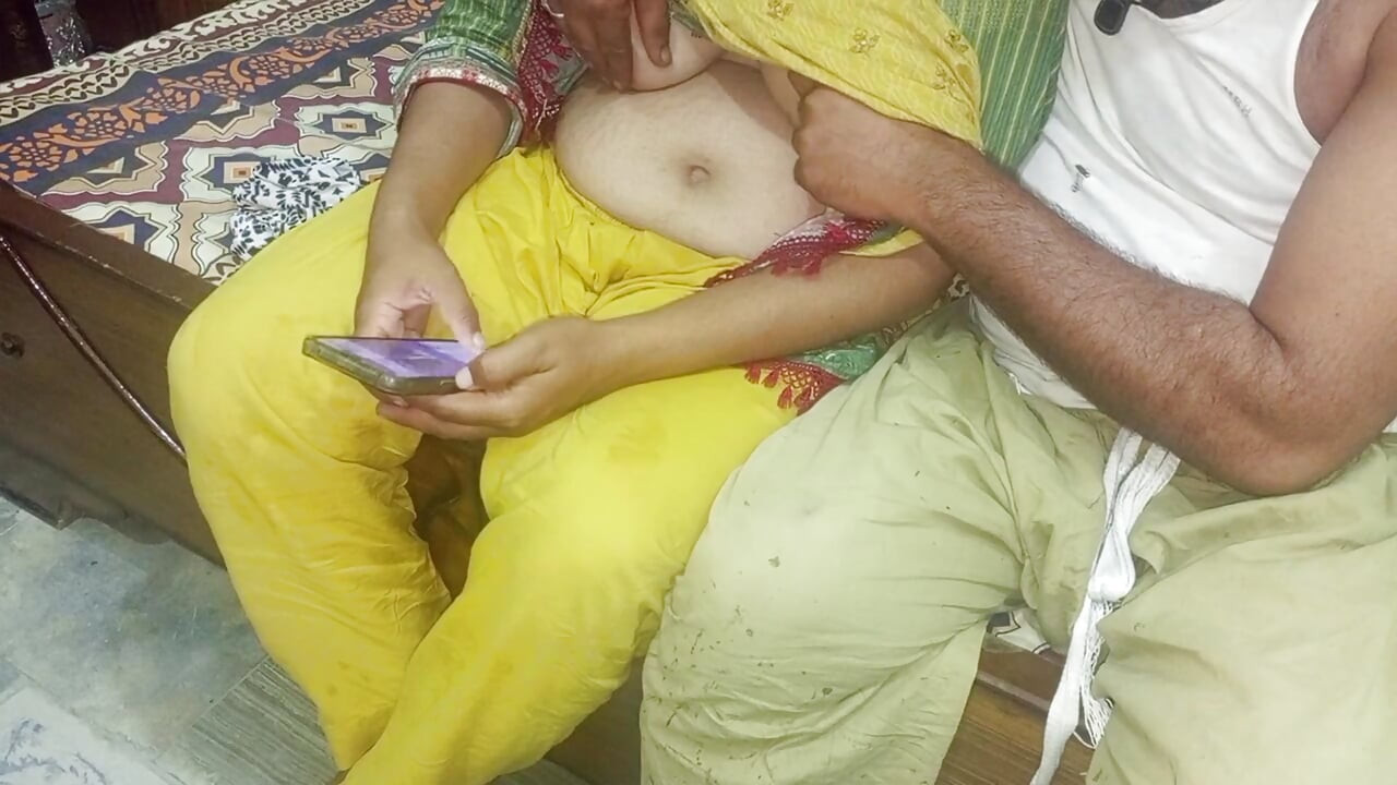 Hot and sexy desi bhabhi fucked by bf