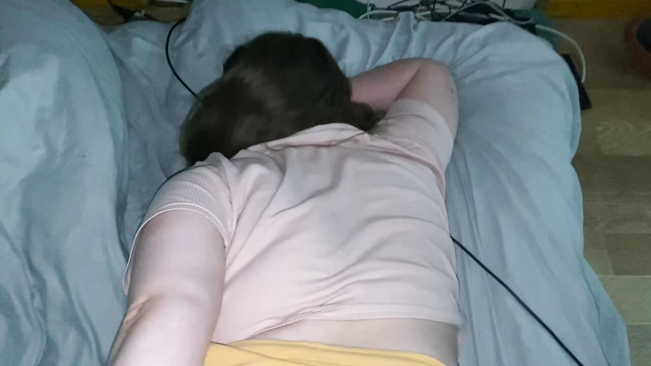 REAL HOMEMADE SEX OF A WIFE WITH A BIG ASS IN SHORTS. HE RIDES HIS AND MOANS. RUSSIAN HOME WITH CONVERSATIONS