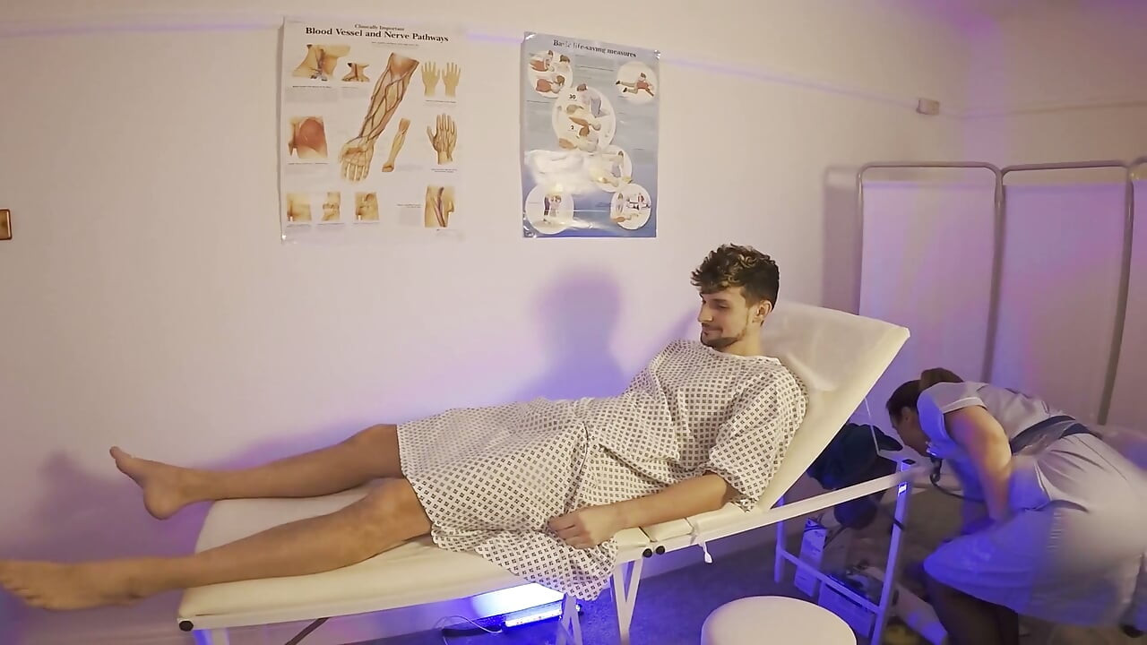 Kayleigh Davis, Infirmière Britannique Réelle, Adore Ça!