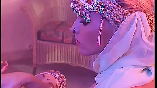 Suster nakal dengan toket besar ini dientot sama pasiennya di sofa - aksi blowjob hot rambut pirang!