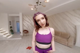 18vr Scarlett Spark bersedia melakukan apa saja untuk memastikan testosteron Anda sedang melalui atap
