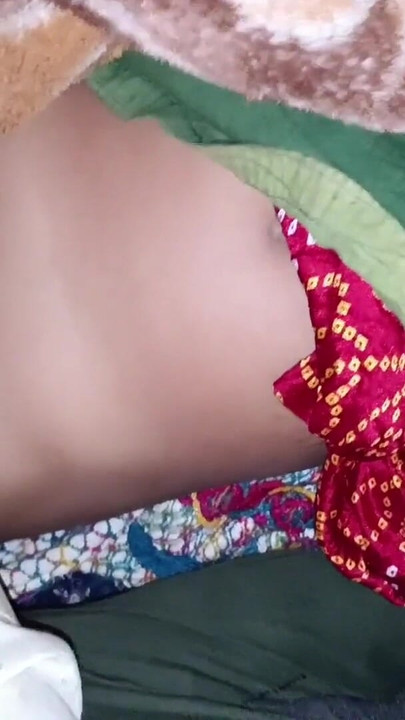 En la noche de año nuevo, tuve un romance completo con las grandes tetas de mi hermanastra presionadas en una manta en mi hermanastra | Clip 1