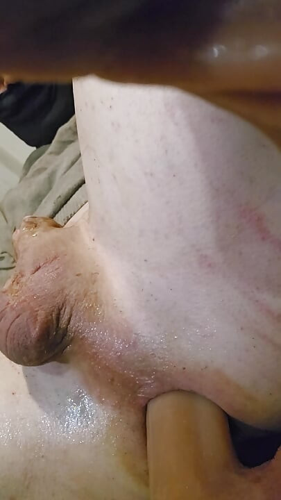 Follando duro con un gran consolador de 30 cm de grosor de mi culo flaco