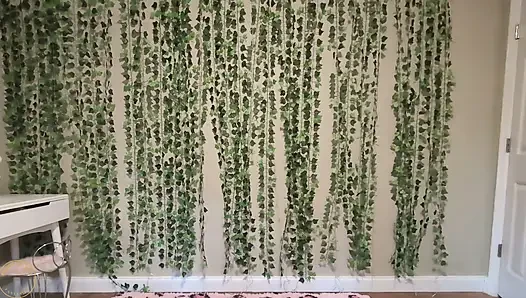 Jasmin jai latihan bareng instruktur kebugaran