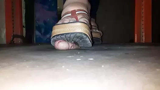 Bbw cockbox pisotea con sandalias de cuña