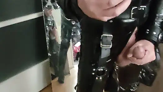 Shinysam1, parlak, catsuit, çizmelere biniyor...