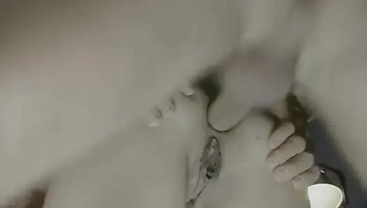 Pantat dan mulut cewek nakal ini dientot habis-habisan sama kontol besar di kolam renang