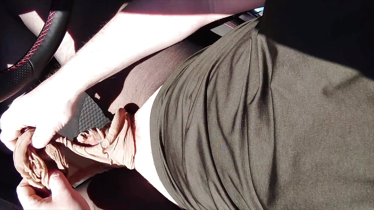Horny Cumshot with the Door Open in the Car