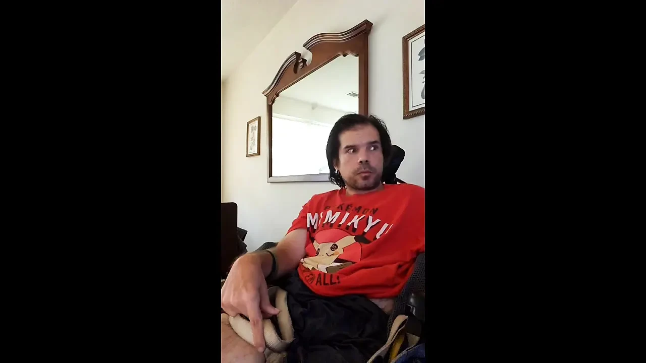 Kevy 69 s’amuse avec orgasme décontracté après un café