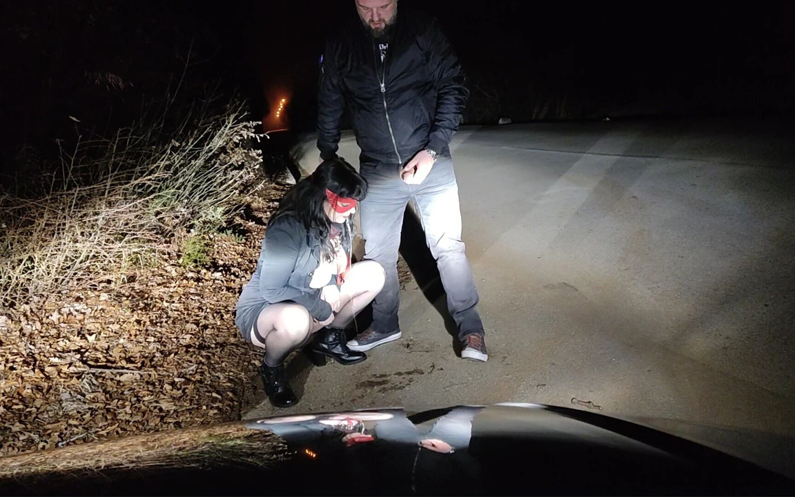 Slutmomhappiness Breaks Boundaries in Outdoor Pissing