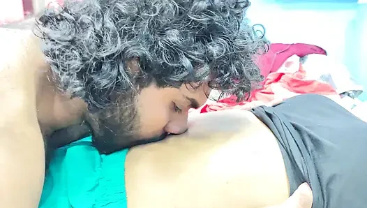 Ciuman payudara dengan romansa jilat ketiak di shimmy dan palazza