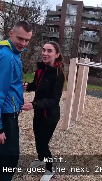 HUNT4K. Letépte a nadrágját és idegen farkát szopta a BF előtt újaknak | 1. klip