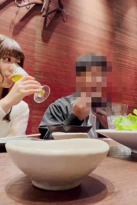 1부: 재회에 참석한 젊은 아내에게 남자를 소개하는 재회의 젊은 아내들