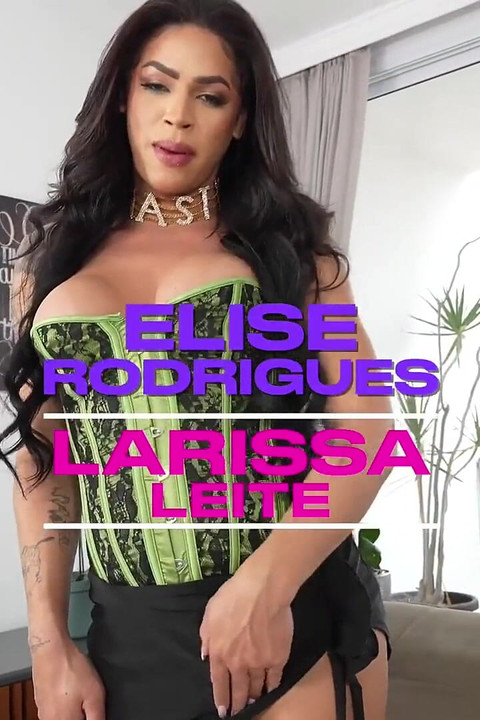 一个金发女郎为了伊莉斯的鸡巴而操