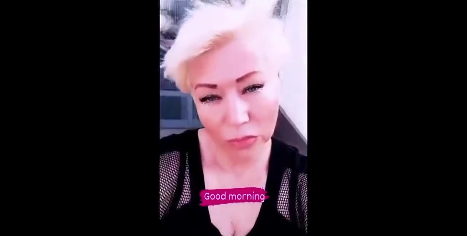 Olgun seksi kadın ve kovboy kız ve yarak emici becerileri...))