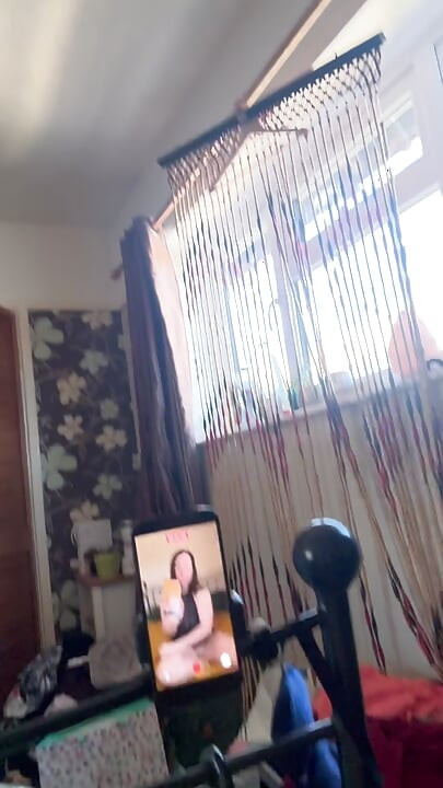 Memek sempit cameltoe didobel penetrasi pakai butt plug kaca - close up