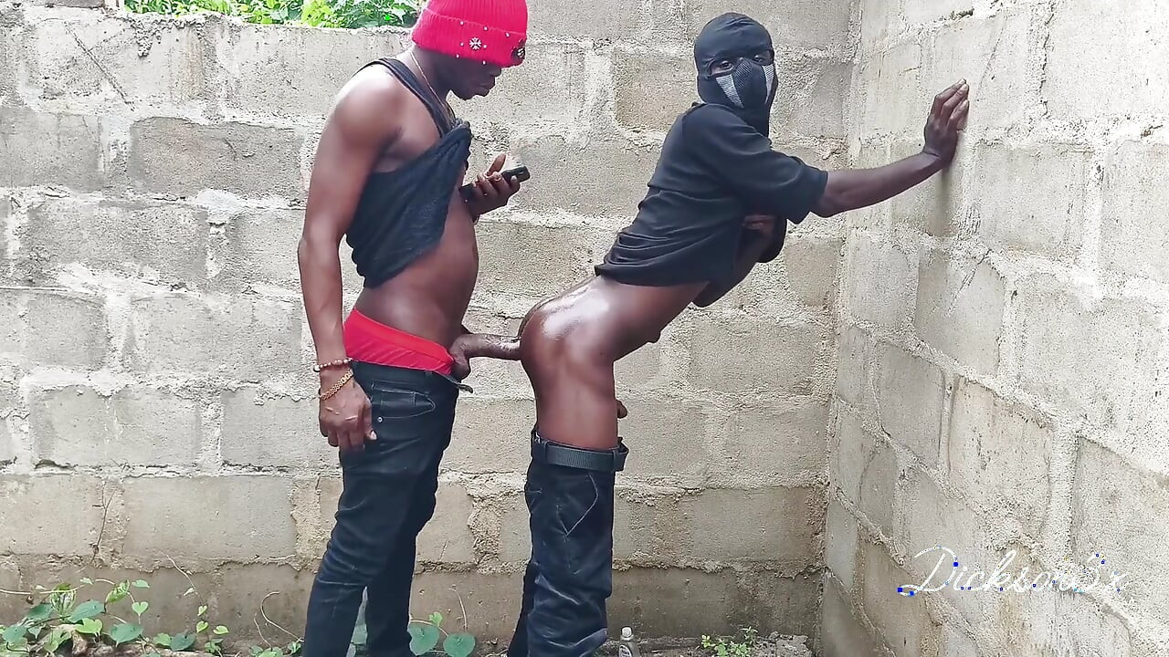 Bend Ebony Creamy Bussy in an Uncompleted Building