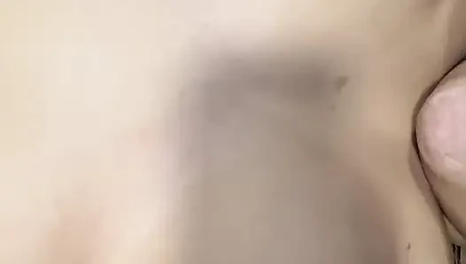 Sie wippte meine riesigen Brüste und massierte sie sehr lecker