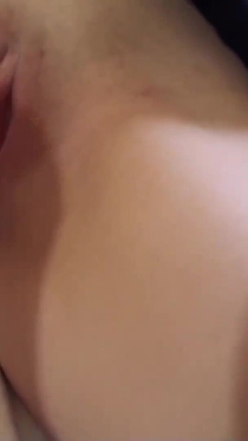 Moment must-see de la "Cum să prindeți o mamă sexy excitată după muncă"