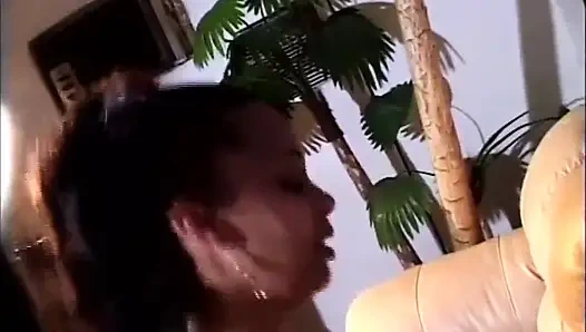 Siyah siyah... Amcık yalama amcık sikişiyor büyük yarak emiyor