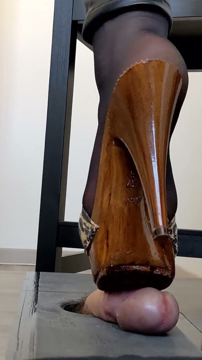 (679) Cock Table: Shoejobs and Cum on Shoes Compilation #02 - Dame Olga (4k)