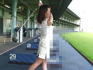 Japońska mamuśka ma randkę w golfa i uwielbia miłość w hotelu miłości
