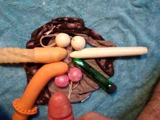 Jouir Sur Les Jouets De Ma - сперма на игрушках мам