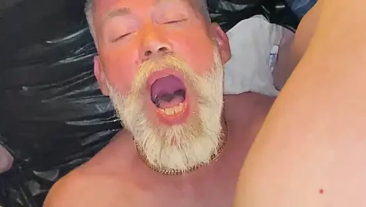 Muschi lecken und pissen